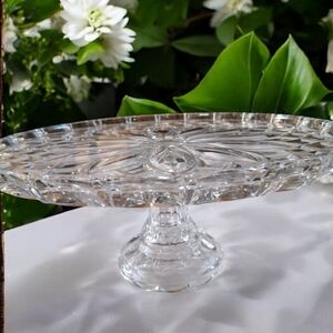 Vintage Elegant Crystal Cake Stand Pedestal Elegant Cake Stand is a timeless p